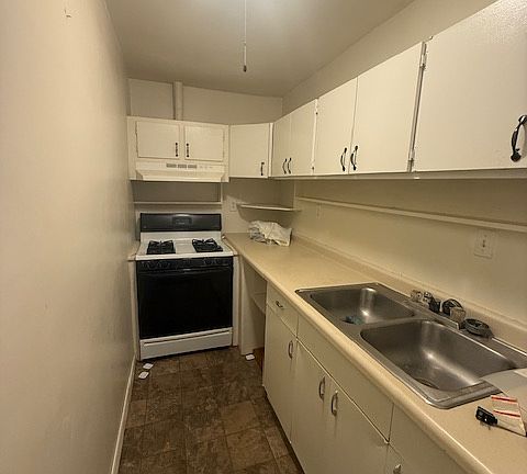 5th image of 2921 Depot St Unit C