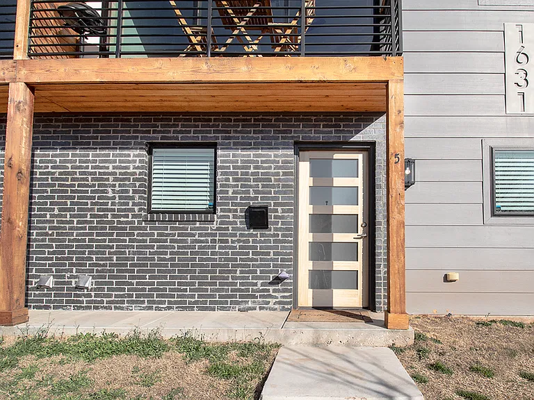 1631 NW 21st St #5 — Photo 4