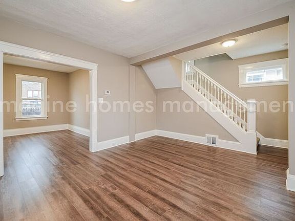 5th image of 1416 Larchmont Ave