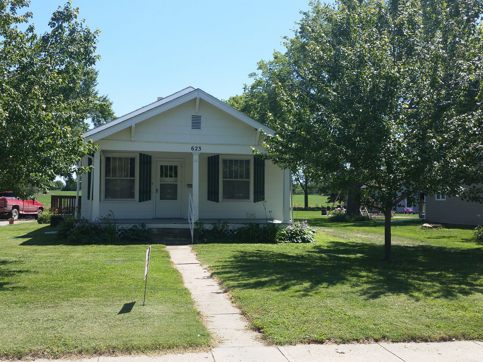 623 W Mary St Beatrice NE 68310 Zillow