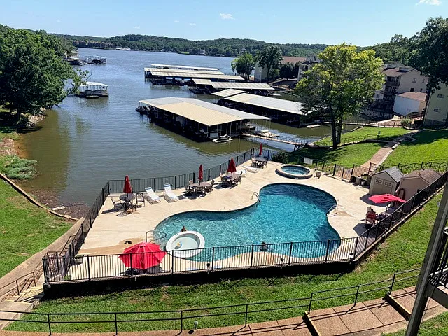 2 bed, 950 sqft, $1,800 — Photo 1