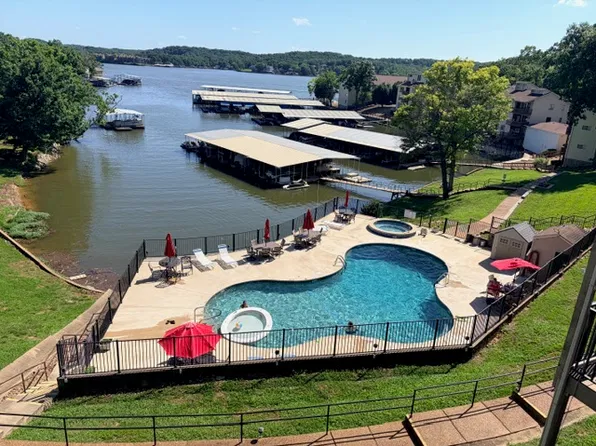 70 Robinwood Dr #2B, Lake Ozark, MO 65049