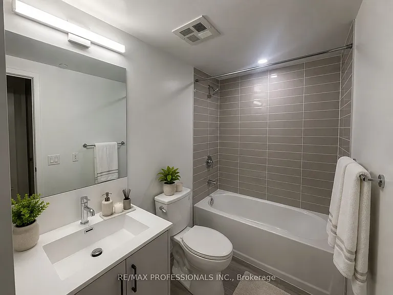 4010 Eglinton Ave W #1011 — Photo 13