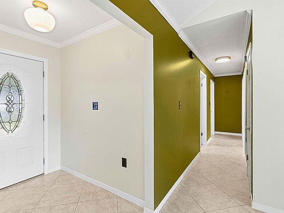 4th image of 1055 Emerald Ln