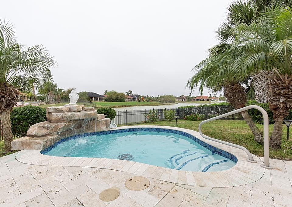 1st image of 27 Laguna Madre Dr