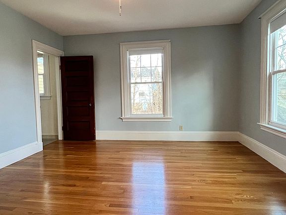 3rd image of 34 Vine St