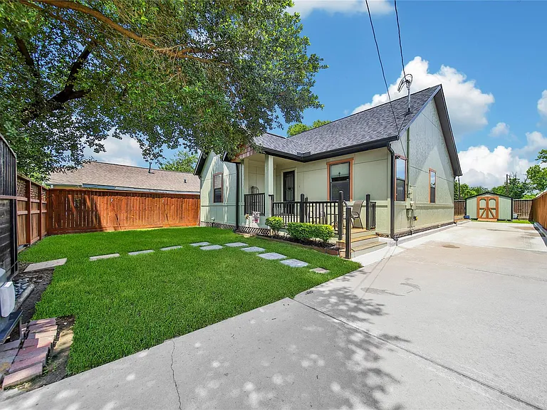 2314 Carr St — Photo 1