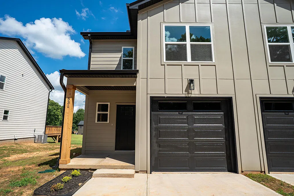 3 bed, 2.5 bath, 1400 sqft, $1,850 — Photo 1
