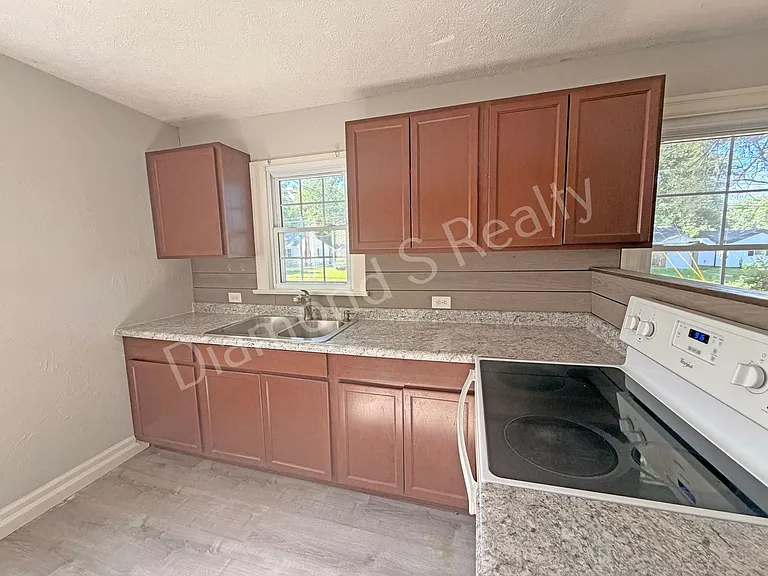 617 W Minota St — Photo 4