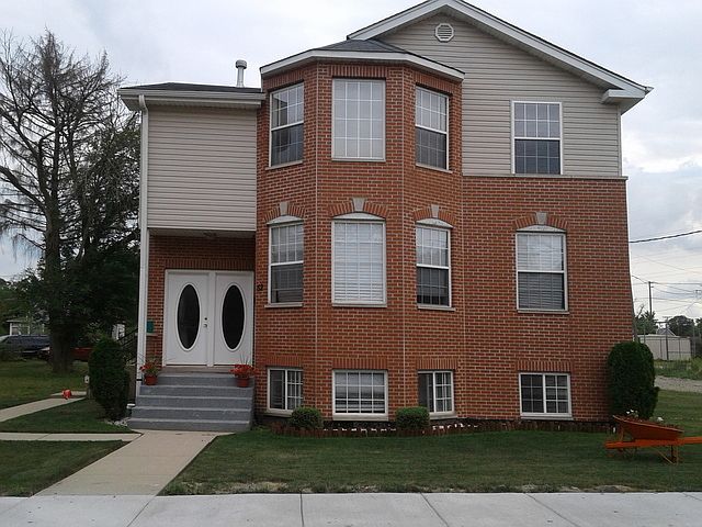1st image of 52 E 136th St