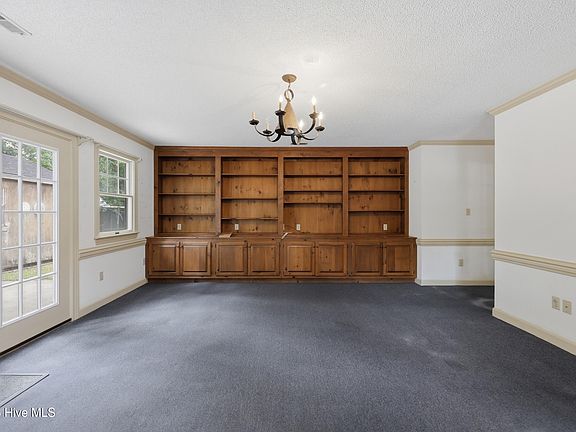4th image of 1615 Parkview Drive