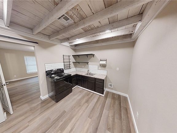 5th image of 604 Wisconsin St