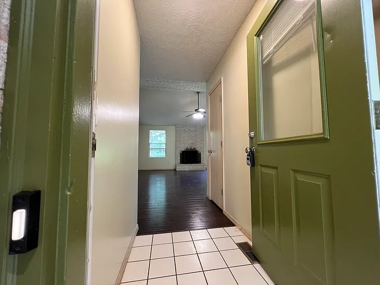 1538 S Saint Marys Ave — Photo 3
