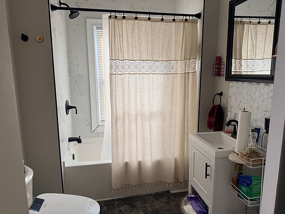 3rd image of 112 Lonsdale Rd #1