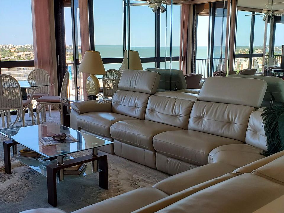 Mirrored walls make for stunning light and view!