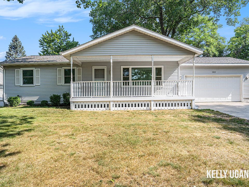 1st image of 1882 Bonneville Dr