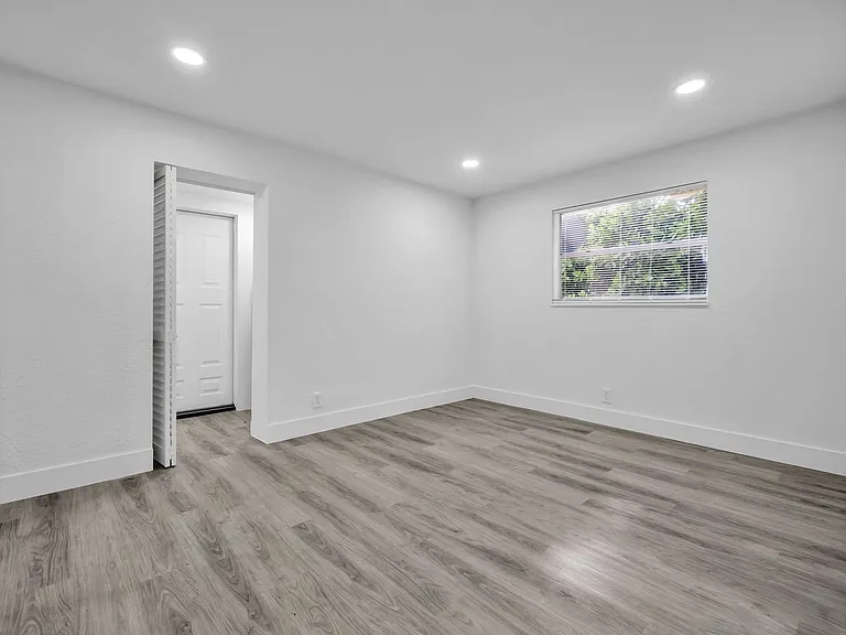 1015 NE 17th Ave — Photo 43