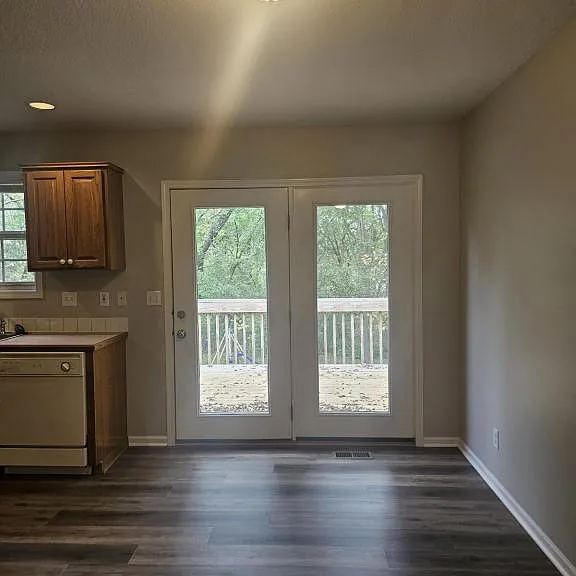 227 Elm St — Photo 10