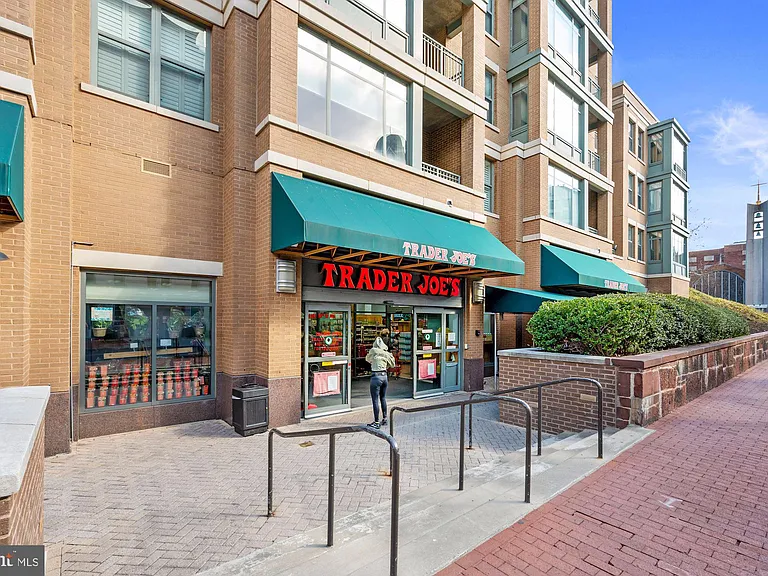 2507 I St NW — Photo 43