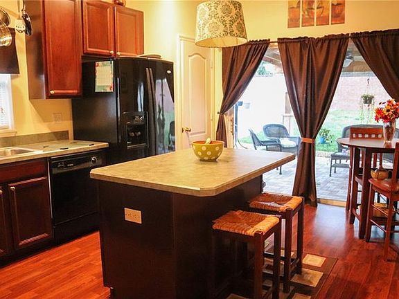 2nd image of 274 Clydesdale Cir