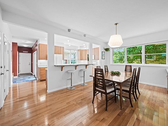 5th image of 824 N Saint Peter St