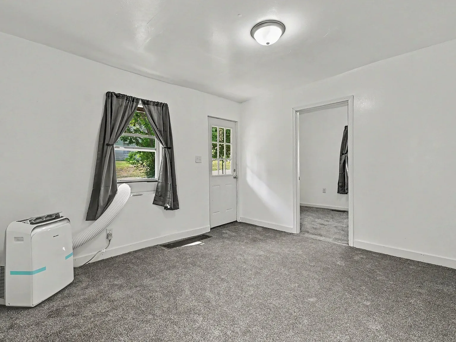 2 bed, 480 sqft, $1,050 — Photo 4