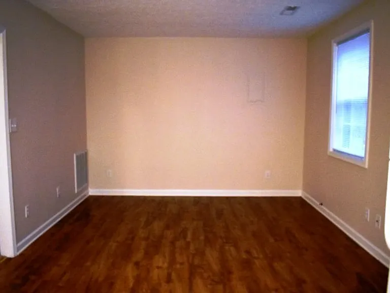 154 Lee Pl — Photo 3