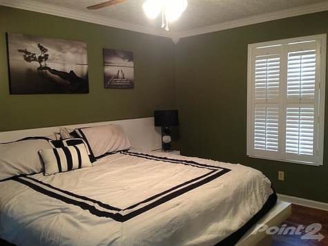 3rd image of 5528 Carlyle Ave