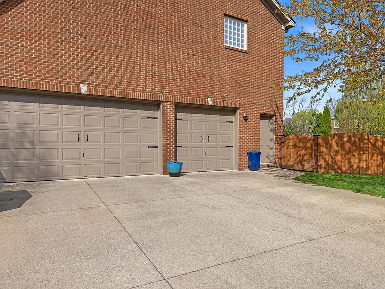 2128 Roswell Dr — Photo 26