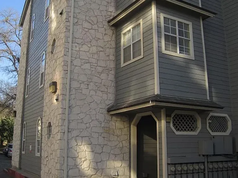 3111 Tom Green St #302 — Photo 2