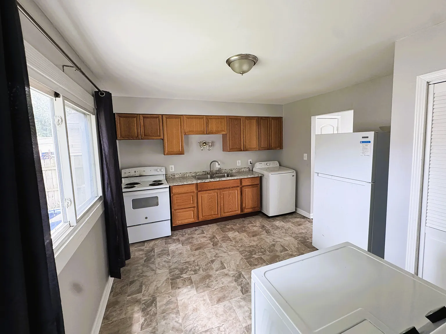 3 bed, 910 sqft, $1,400 — Photo 4