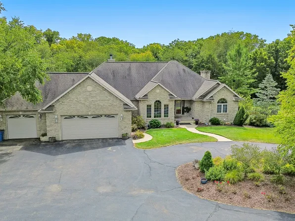 1581 Deer Path Ln, Franklin Grove, IL 61031