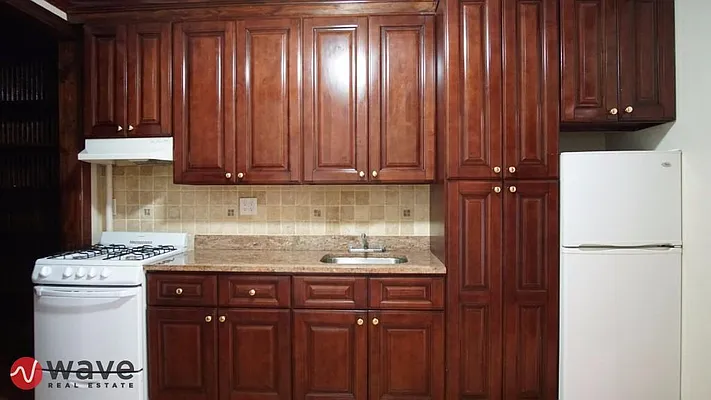 Rented by Wave Real Estate Group | media 3