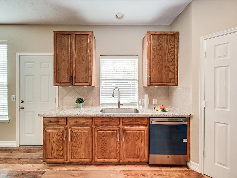 419 Thorpe Springs Dr — Photo 17