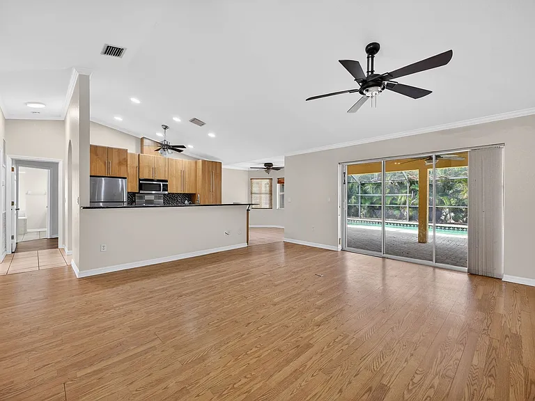 6890 Circle Dr — Photo 2