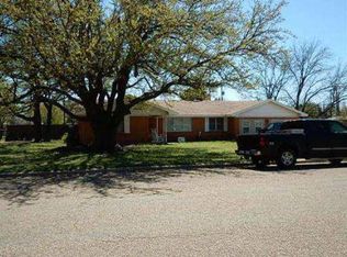 811 W California St, Floydada, TX 79235