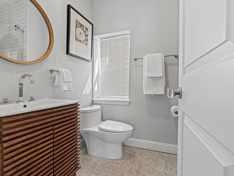 833 Corinthian Ave — Photo 34