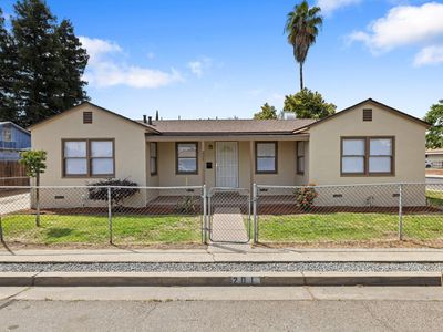 201 E Paradise Avenue, Visalia, CA, 93277