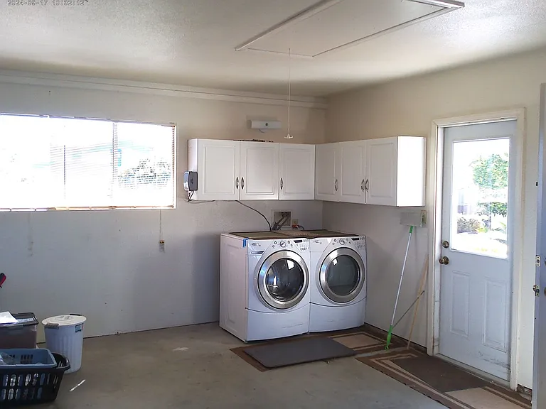 2148 Glenn St — Photo 25