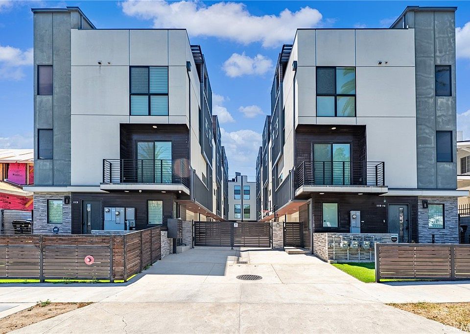 1st image of 113 1/2 Manhattan Pl