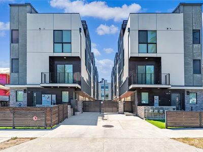 113 1/2 Manhattan Pl, Los Angeles, CA, 90004