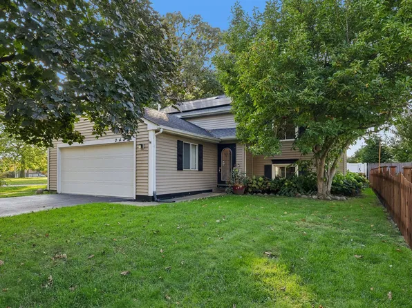 2489 Willoughby Ln, Aurora, IL 60502