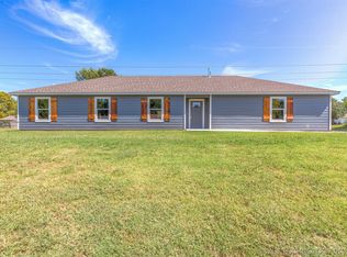 402 Courtland Cir, Wagoner, OK 74467