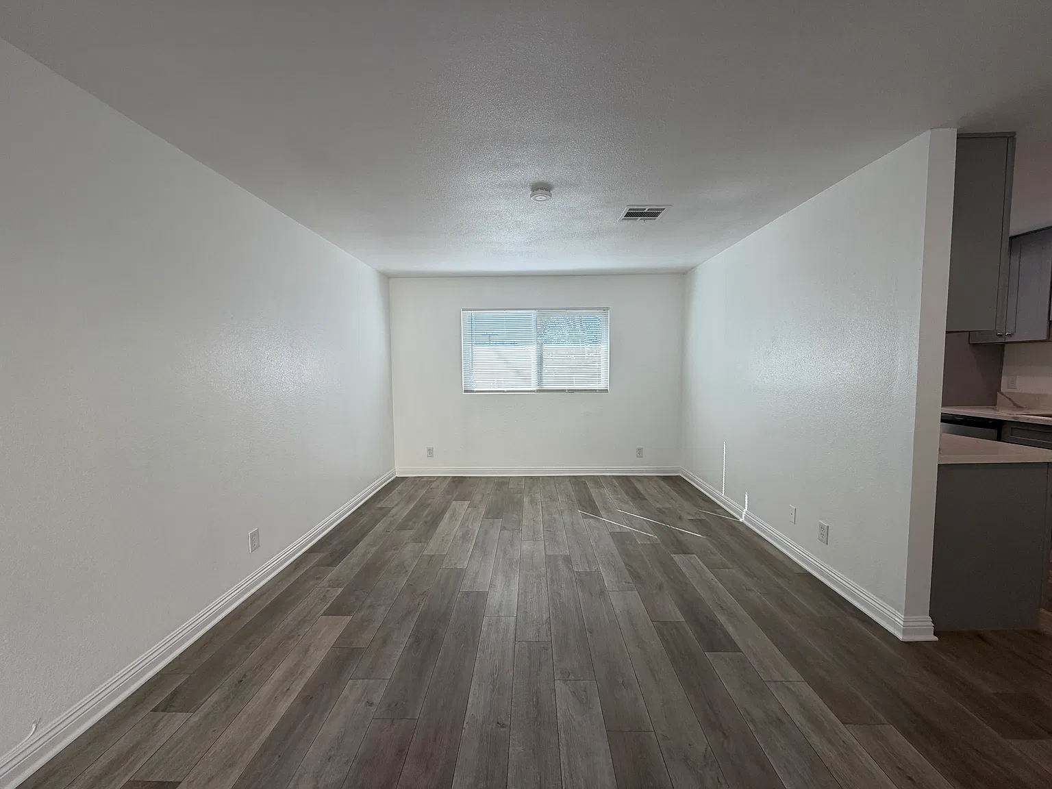2 bed, 900 sqft, $2,200 — Photo 4