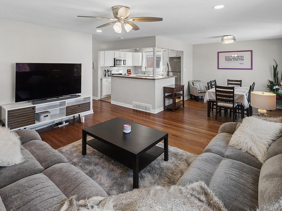 Bright unit, open layout.