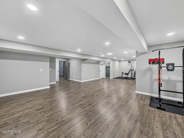 319 Tulip Ct — Photo 54