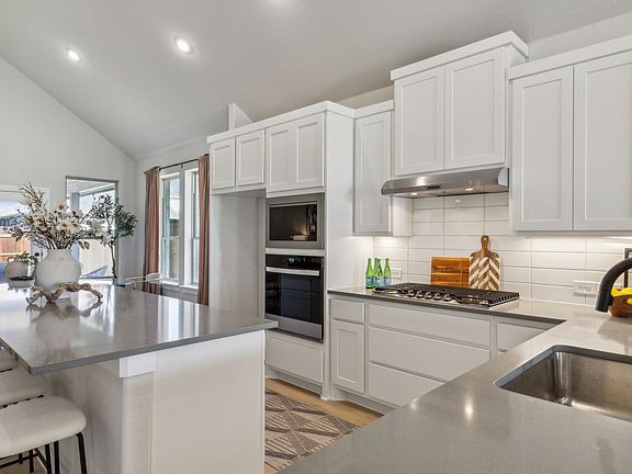 5th image of 2193 Vista Way