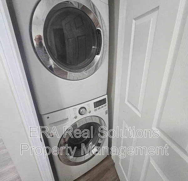 1531 Richmond Ave — Photo 9