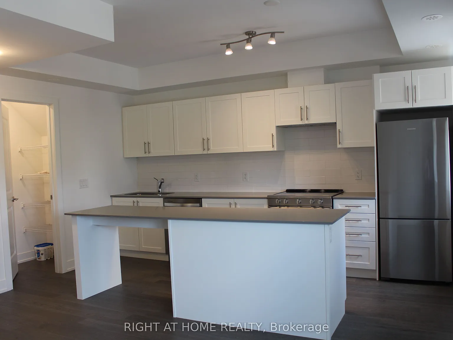 2 bed, $3,000 — Photo 4