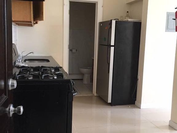 4th image of 269 Bloomfield Ave #4